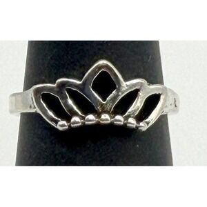 Petite Tiara‎ Crown Ring Silver Tone Size 4  Princess Pinky Ring